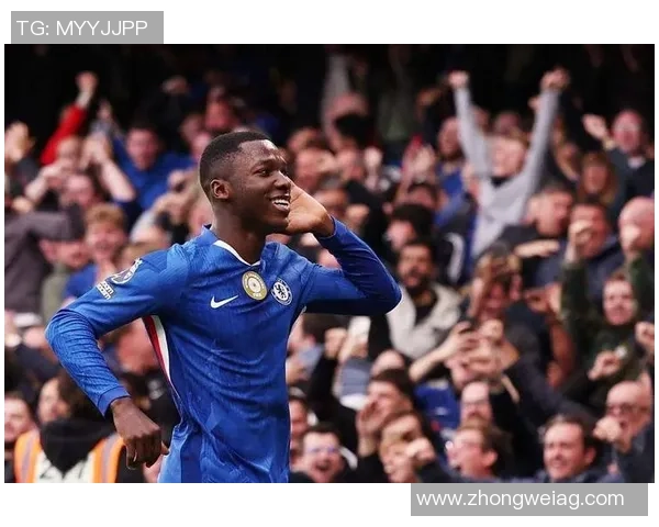 掌声的回响：斯洛特与球迷之间无声的契约